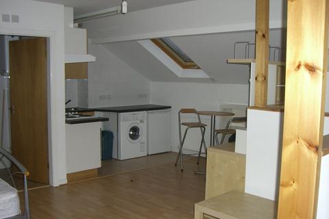 undefined, Flat 5, 11 Brudenell Road, LS6 1HA