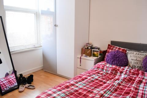 1 bedroom flat to rent, Flat 4, 11 Brudenell Road, LS6 1HA