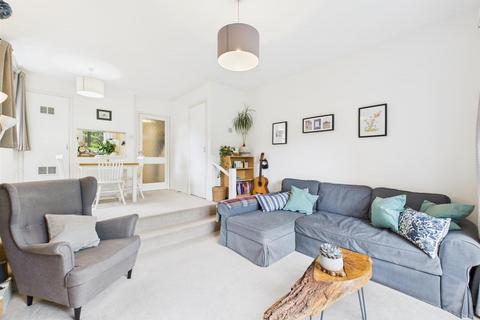 18 Whitmead Close, South Croydon, CR2 7AS