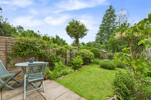 18 Whitmead Close, South Croydon, CR2 7AS