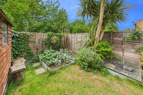 18 Whitmead Close, South Croydon, CR2 7AS