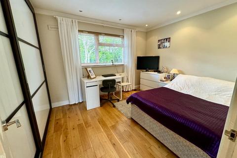 24 South Road, London, W5 4RY