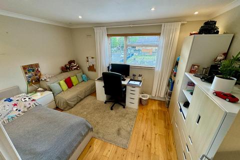 24 South Road, London, W5 4RY