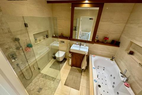 24 South Road, London, W5 4RY