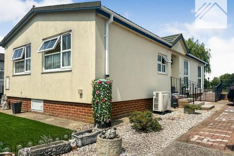 2 bedroom park home for sale, Kings Park, Creek Road, Canvey Island
