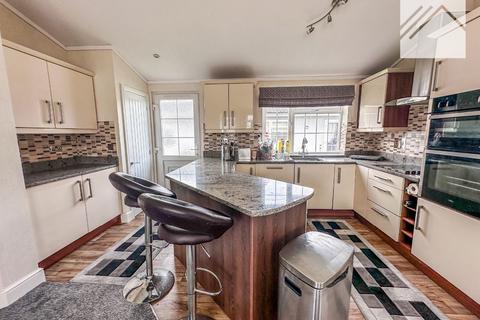 2 bedroom park home for sale, Kingsmere Close, Canvey Island