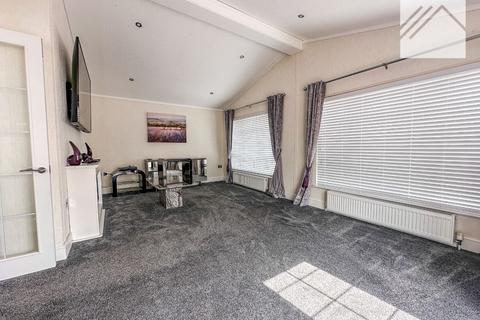 2 bedroom park home for sale, Kingsmere Close, Canvey Island