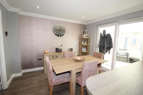 1 Blacksmith Close, Oakdale, Blackwood, NP12 0BG