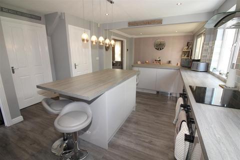 1 Blacksmith Close, Oakdale, Blackwood, NP12 0BG