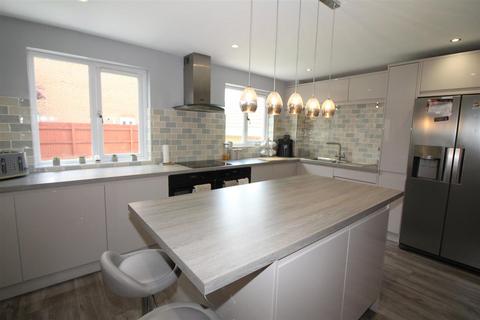 1 Blacksmith Close, Oakdale, Blackwood, NP12 0BG