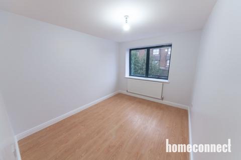 3 bedroom flat to rent, Barking Road, London