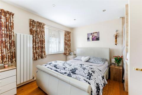 23b Grove Wood Hill, Coulsdon, CR5 2EN