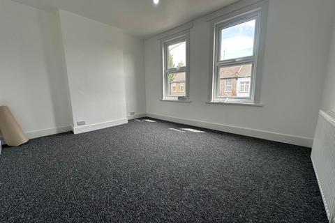 2 bedroom flat to rent, East Ham E6