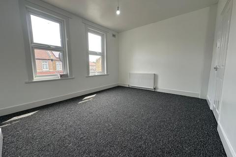 2 bedroom flat to rent, East Ham E6
