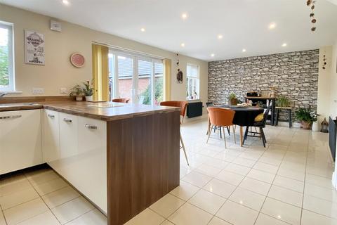 4 bedroom detached house for sale, Barrington Way, Wellington, TA21