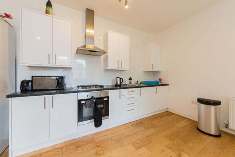 3 bedroom flat to rent, N7