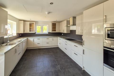 4 bedroom house to rent, West Street, Colchester CO6