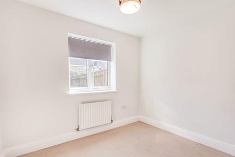 3 bedroom terraced house to rent, Lumb Hall Way, Bradford BD11