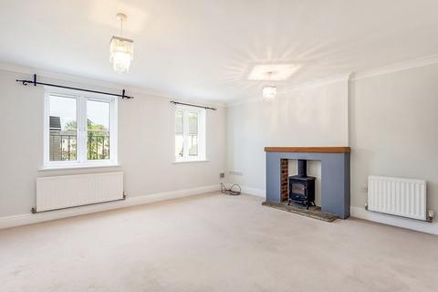 3 bedroom terraced house to rent, Lumb Hall Way, Bradford BD11