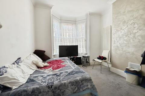 3 bedroom end of terrace house for sale, Whitfield Road, London E6