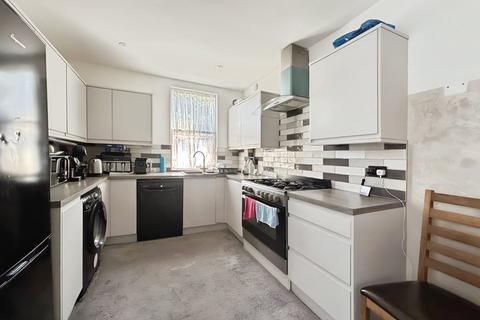 3 bedroom end of terrace house for sale, Whitfield Road, London E6