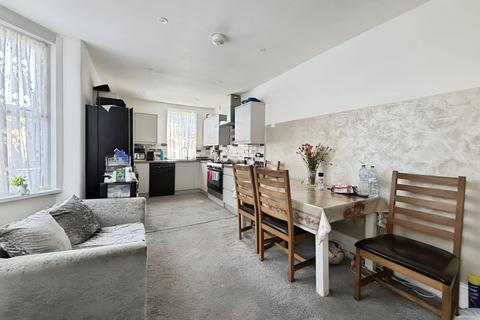 3 bedroom end of terrace house for sale, Whitfield Road, London E6