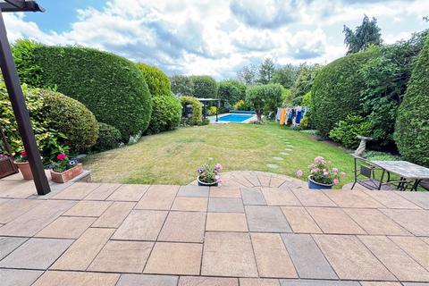 4 bedroom detached house for sale, Warren Close, Rayleigh