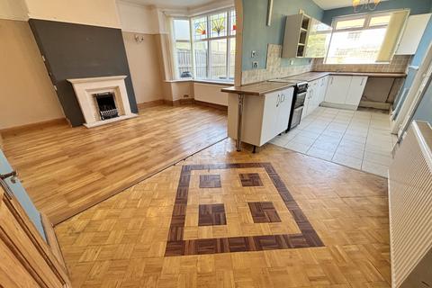3 bedroom semi-detached house for sale, Sandicroft Road, North Shore FY1