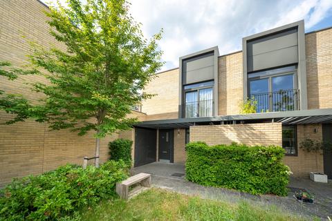 18 Seekings Close, Trumpington, Cambridge, CB2 9DJ
