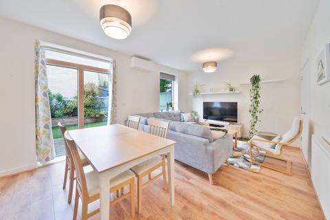 18 Seekings Close, Trumpington, Cambridge, CB2 9DJ