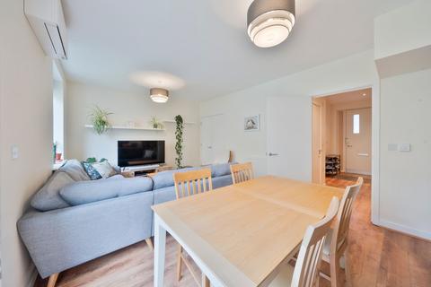 18 Seekings Close, Trumpington, Cambridge, CB2 9DJ