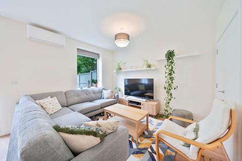 18 Seekings Close, Trumpington, Cambridge, CB2 9DJ