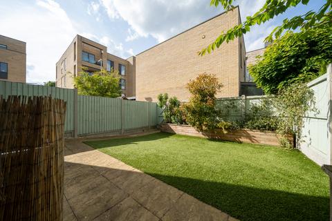 18 Seekings Close, Trumpington, Cambridge, CB2 9DJ