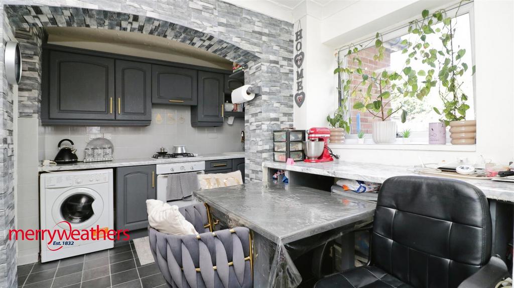 Breakfasting Kitchen