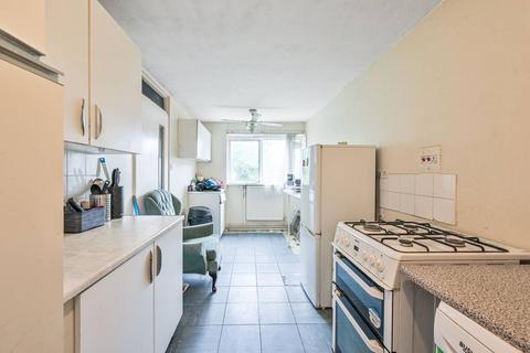 3 bedroom flat for sale, Stafford Court, Hanwell, London, W7