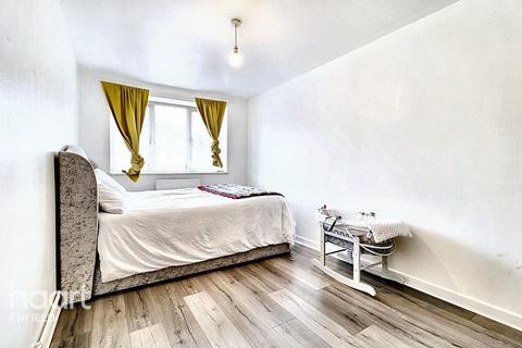 2 bedroom apartment for sale, Bullsmoor Way, Waltham Cross
