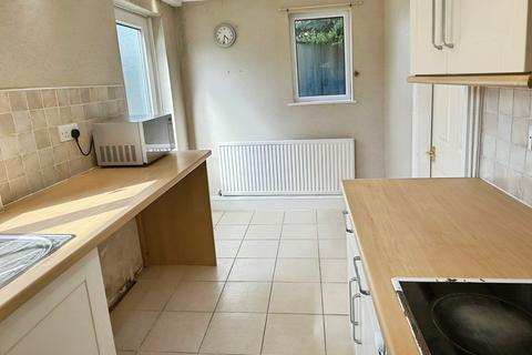 2 bedroom end of terrace house for sale, St Austell Road, Thurnby Lodge, LE5