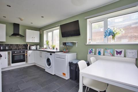 13 Kimberley Close, Dover, CT16 2JW