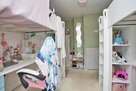 13 Kimberley Close, Dover, CT16 2JW