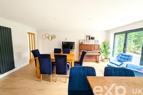 4 bedroom semi-detached house for sale, Glebe Close, Ashford TN27