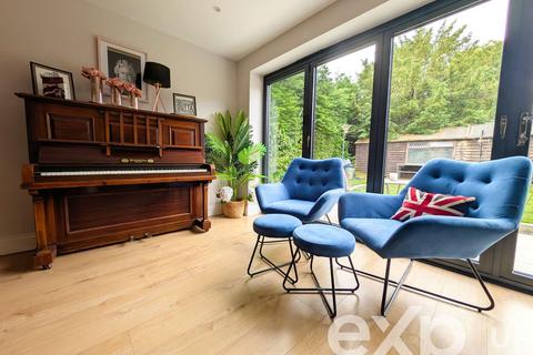 4 bedroom semi-detached house for sale, Glebe Close, Ashford TN27