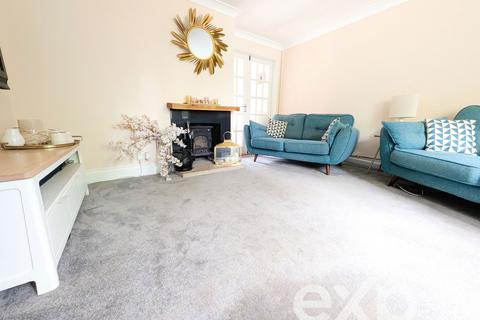 4 bedroom semi-detached house for sale, Glebe Close, Ashford TN27
