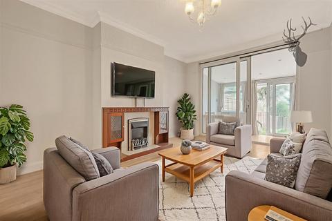 16 Sunset Avenue, London, E4 7LW