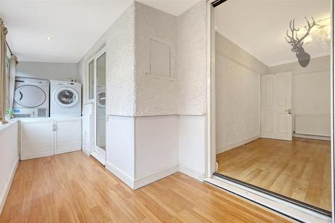 16 Sunset Avenue, London, E4 7LW