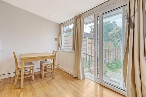 16 Sunset Avenue, London, E4 7LW