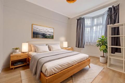 16 Sunset Avenue, London, E4 7LW