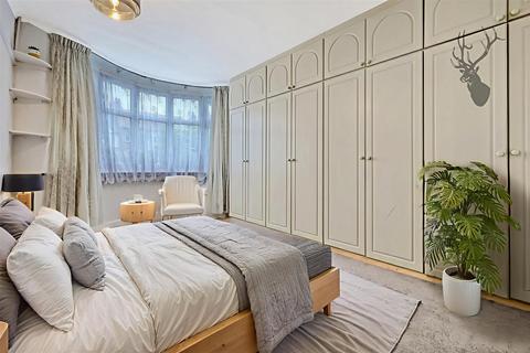 16 Sunset Avenue, London, E4 7LW
