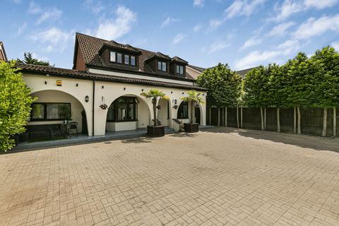 undefined, Acacia Avenue, Wraysbury, TW19