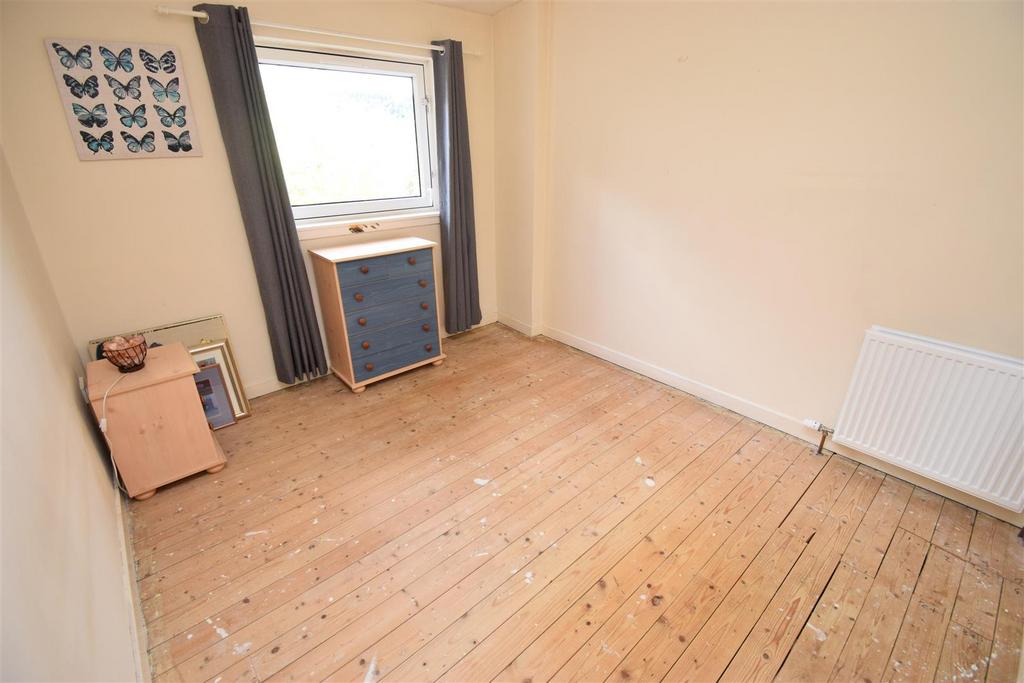 Bedroom two (2).jpg