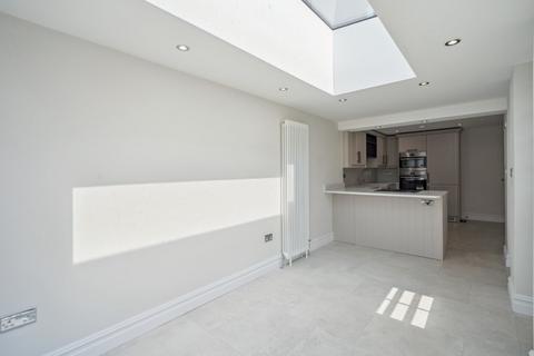67 Aylesbury End, Beaconsfield, HP9 1LU